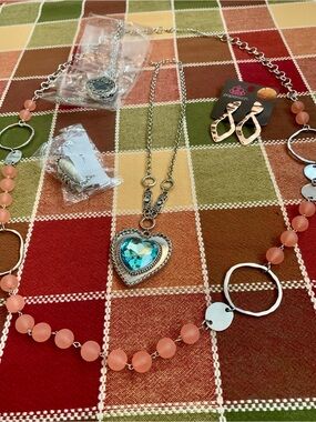 Paparazzi NWT&LikeNew Heart Pendant Necklace/Ring/Earrings (5) Accessory Set